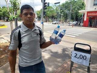 Maurício trabalha há cinco anos no centro da Capital (Foto Cleber Gellio/Campo Grande News)