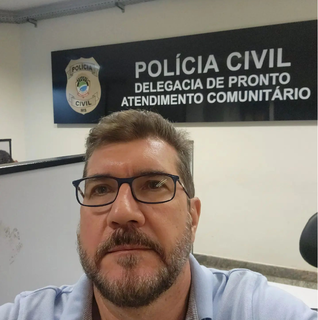 Foto publicada pelo deputado estadual Pedro Kemp (PT) na Delegacia de Pronto Atendimento da Polícia Civil durante registro de boletim de ocorrência na noite deste domingo. (Foto: Instagram)