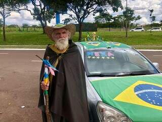 Antonio é &#39;Velho do Rio&#39; que decorou carro para Copa do Mundo. (Foto: Jéssica Fernandes)
