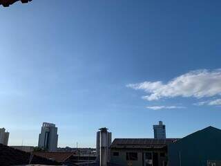 Céu claro nesta manhã em Campo Grande (Foto: Gabriel Neris)