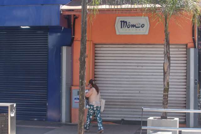 Com poucos clientes, dia de jogo vira &quot;feriado&quot; para com&eacute;rcio na Capital