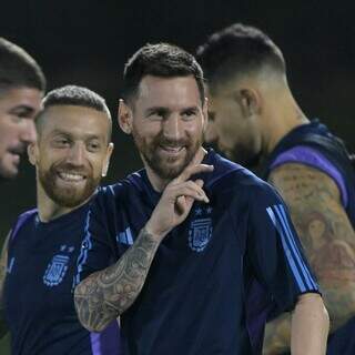 Lionel Messi em treino da Argentina (Foto: Rede social/ @fifaworldcup_pt)