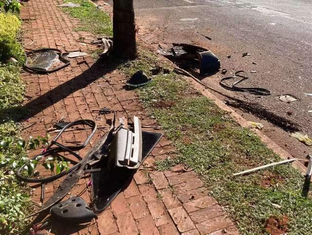 Jovens estavam sem cinto e motorista usava muletas em colis&atilde;o no Rita Vieira