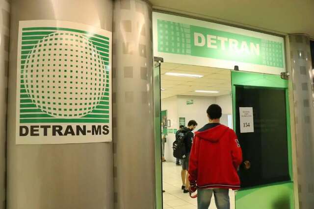 Ag&ecirc;ncia do Detran que pegou fogo em shopping volta a funcionar nesta quinta