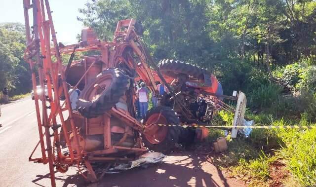 Morto em acidente entre caminh&atilde;o e trator era sitiante e tinha 67 anos