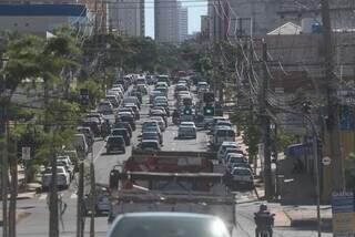 Trânsito está congestionado na Marechal Rondon. (Foto: Marcos Maluf)