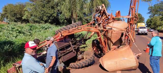 Motorista de trator morre em colis&atilde;o com caminh&atilde;o na BR-376 