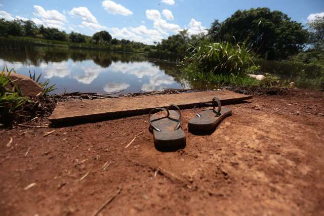 Homem achado nu em lago na sa&iacute;da para Rochedo tinha 43 anos