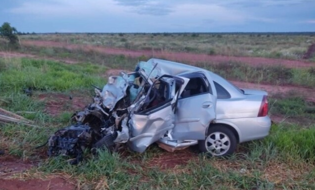 Mortos em acidente entre carro de passeio e caminhonete eram pai e filho