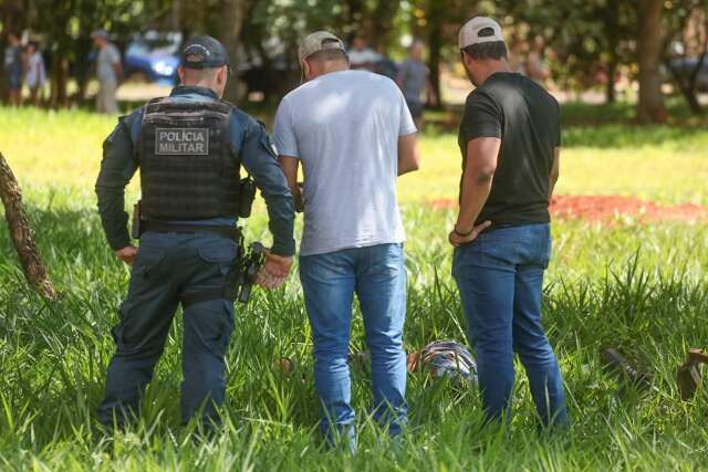 Homem &eacute; perseguido, atropelado e assassinado a tiros por trio em carro