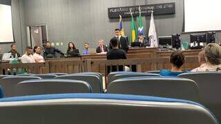 Testemunha sendo ouvida durante sessão da 2ª Vara do Tribunal do Júri. (Foto: Bruna Marques)