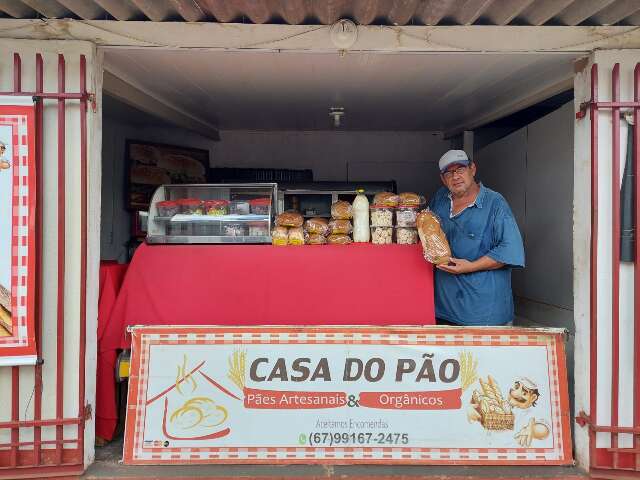 Sem precisar ir longe, pão orgânico é orgulho de Manoel em portinha