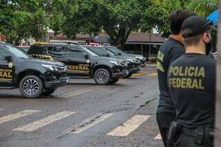 Agentes da Polícia Federal e viaturas. (Foto: Arquivo/Campo Grande News)