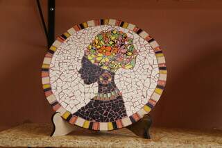 Mosaicos foram recomeço para Maria depois de anos na área da Sáude. (Foto: Kísie Ainoã)