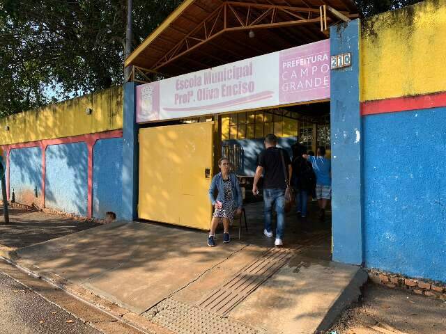 Greve dos professores come&ccedil;a de forma parcial 