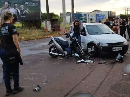 Jovem morre após colidir moto em carro quando voltava para casa