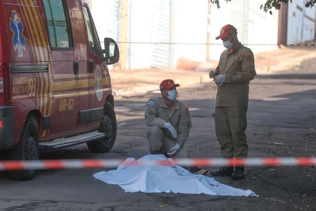 Homem &eacute; esfaqueado no peito e morre no centro da Capital