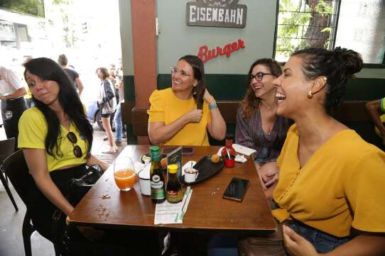 Sinuqueiras de plantão, Sandra e Tânia causam barulho ao chegar nos bares -  Comportamento - Campo Grande News