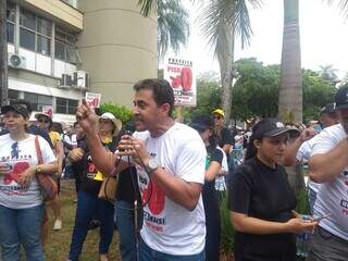Presidente da ACP, Lucílio Nobre, durante manifestação desta sexta-feira. (Foto: Izabela Cavalcanti)