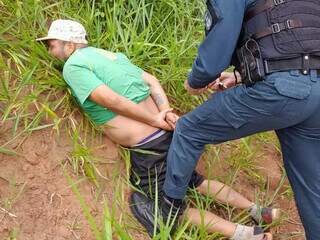 Momento que Vagner foi preso pela Polícia Militar (Foto: Rádio Imprensa MS)