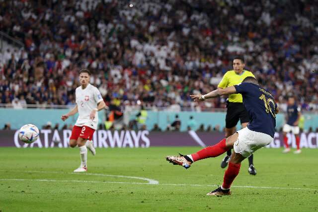 Giroud e Mbapp&eacute; decidem contra Pol&ocirc;nia e Fran&ccedil;a vai &agrave;s quartas de final