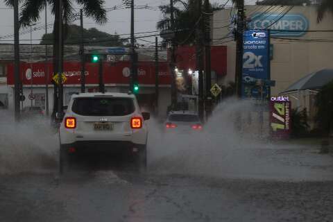 Como previsto pela meteorologia, chove em alguns pontos da Capital