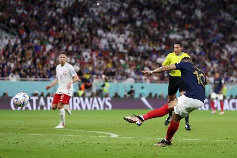 Giroud e Mbappé decidem contra Polônia e França vai às quartas de final