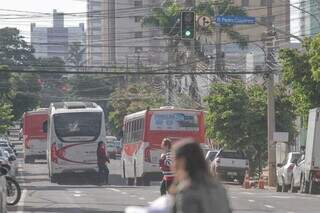 Imagem de ônibus do transporte coletiva nas ruas do centro da Capital. (Foto: Marcos Maluf/Arquivo)