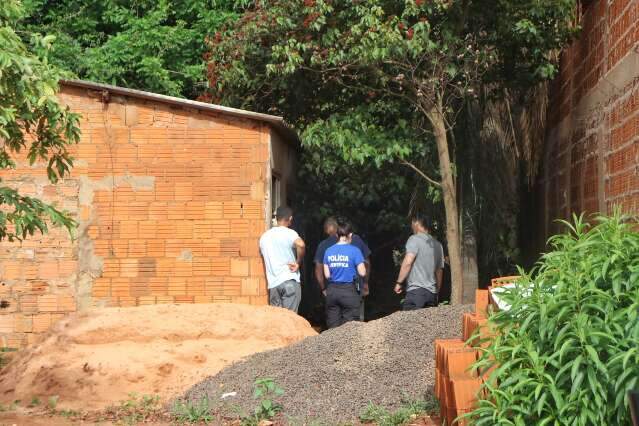 Mulher de 42 anos &eacute; encontrada morta com hematomas pelo corpo