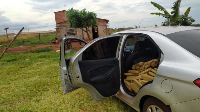 Pol&iacute;cia prende 4 traficantes com duas toneladas de maconha na fronteira