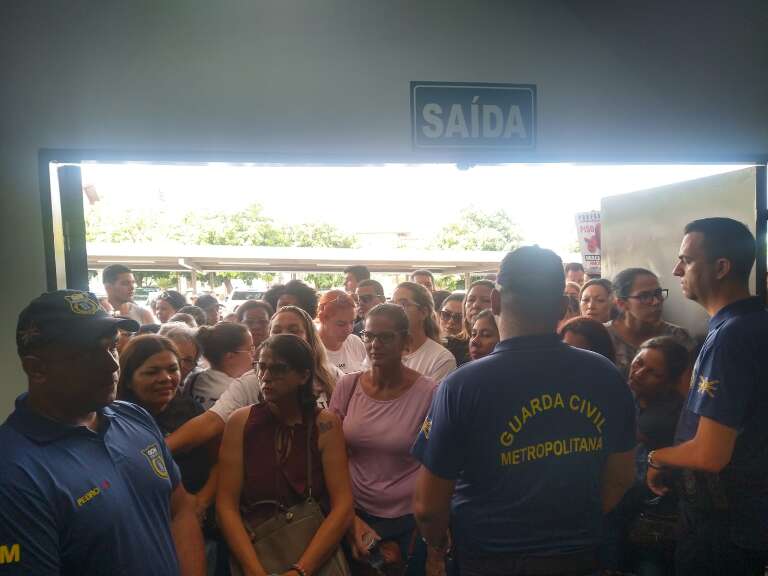 Professores lotam Câmara Municipal (Foto: Izabela Cavalcanti/Campo Grande News)