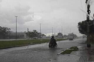 Na Rua Cana Verde, na entrada do Bairro Moreninhas. (Foto: Kísie Ainoã)