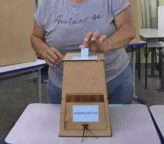 Votação para escolher diretores de escolas aconteceu nesta quinta-feira (8). (Foto: Paulo Francis)