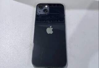 Celular iPhone 13 foi encontrado com pessoa que comprou pela internet. (Foto: Polícia Civil)