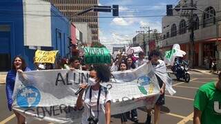 Estudantes protestam no centro de Campo Grande (Foto Izabela Cavalcanti/Campo Grande News)