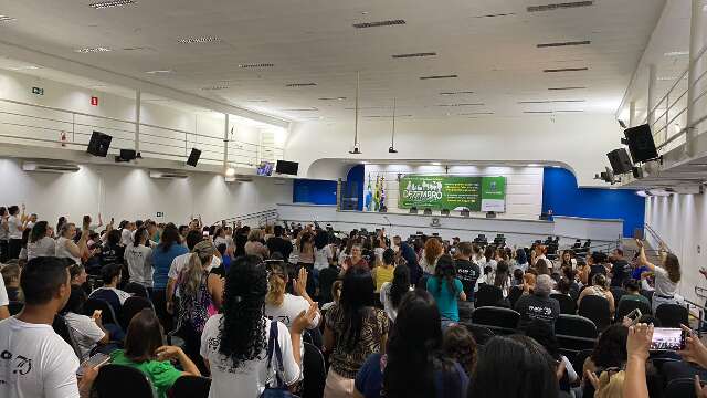 Reuni&atilde;o entre professores em greve e prefeitura &eacute; marcada para amanh&atilde;