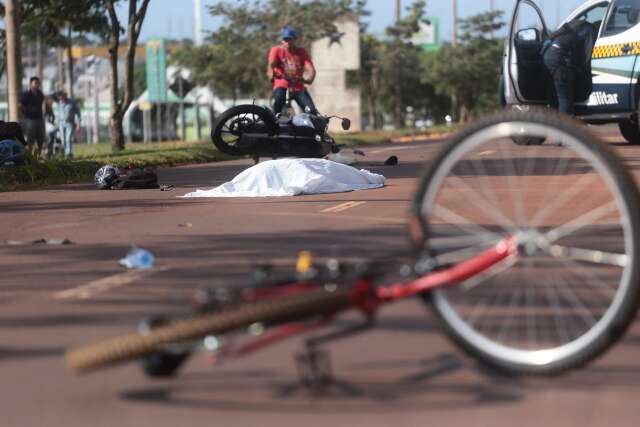 Mulher morre em acidente envolvendo 4 ve&iacute;culos 