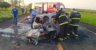 Motorista morre carbonizado ap&oacute;s bater em caminh&atilde;o