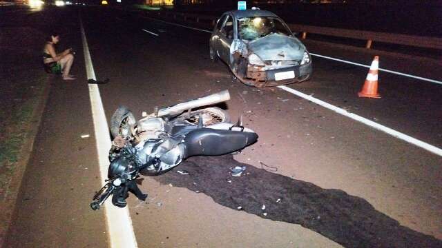 B&ecirc;bada, mulher entra na contram&atilde;o de rodovia e atropela motociclista