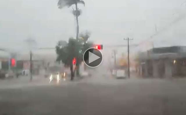 Chove forte na regi&atilde;o sul de MS em dia de sensa&ccedil;&atilde;o t&eacute;rmica de 43 graus