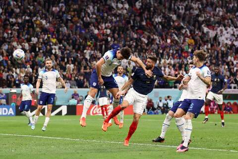 Giroud decide, Kane perde pênalti e França vai a semifinal do Mundial