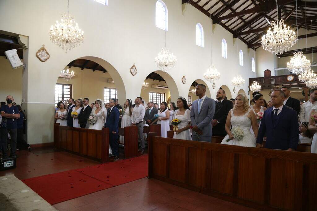 Casamento Coletivo Re Ne Casais E Muitas Hist Rias De Amor Em Campo