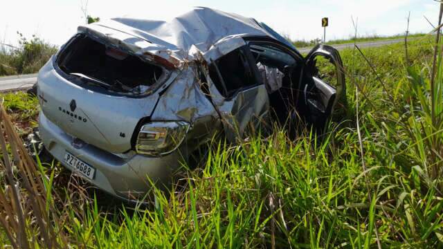 Motorista perde o controle da dire&ccedil;&atilde;o e capota ve&iacute;culo na BR-060