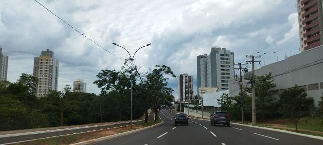 Dia amanhece nublado e previs&atilde;o &eacute; de muito calor com tempo inst&aacute;vel 