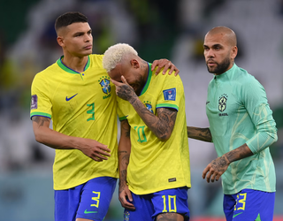 Jogadores chorando após eliminação da seleção brasileira. (Foto: Fifa)