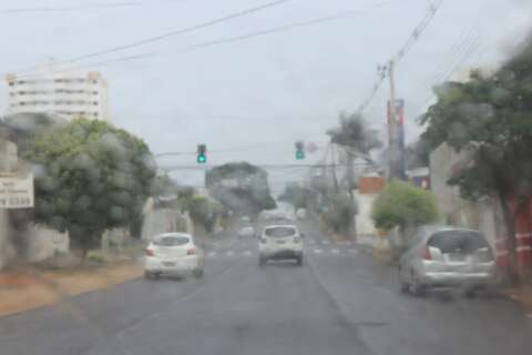 Campo Grande registra chuva em pontos isolados e temperatura ainda em alta