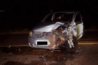 Spacefox também ficou com a parte da frente destruída após batida. (Foto: O Correio News)