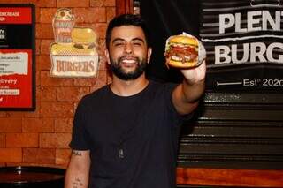 Jorge sempre gostou de hambúrguer e em 2020 apostou no próprio negócio. (Foto: Alex Machado)