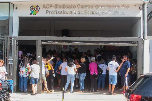 Professores paralisam na quinta-feira para analisar proposta de prefeita 