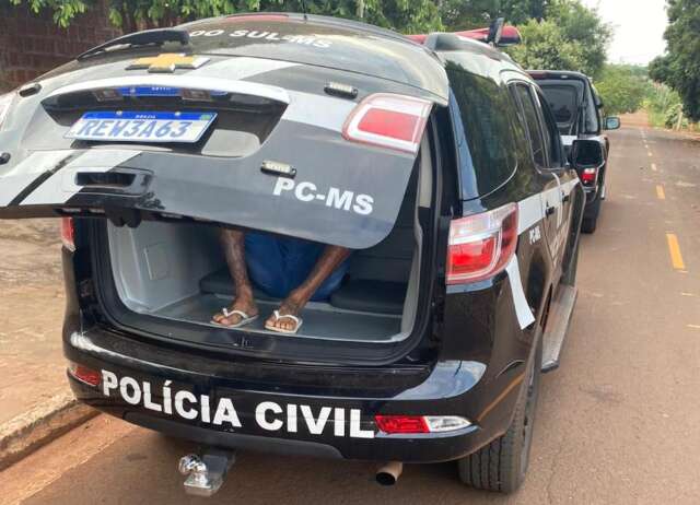 Procurado por homic&iacute;dio &eacute; preso ap&oacute;s apertar n&aacute;degas de mulher